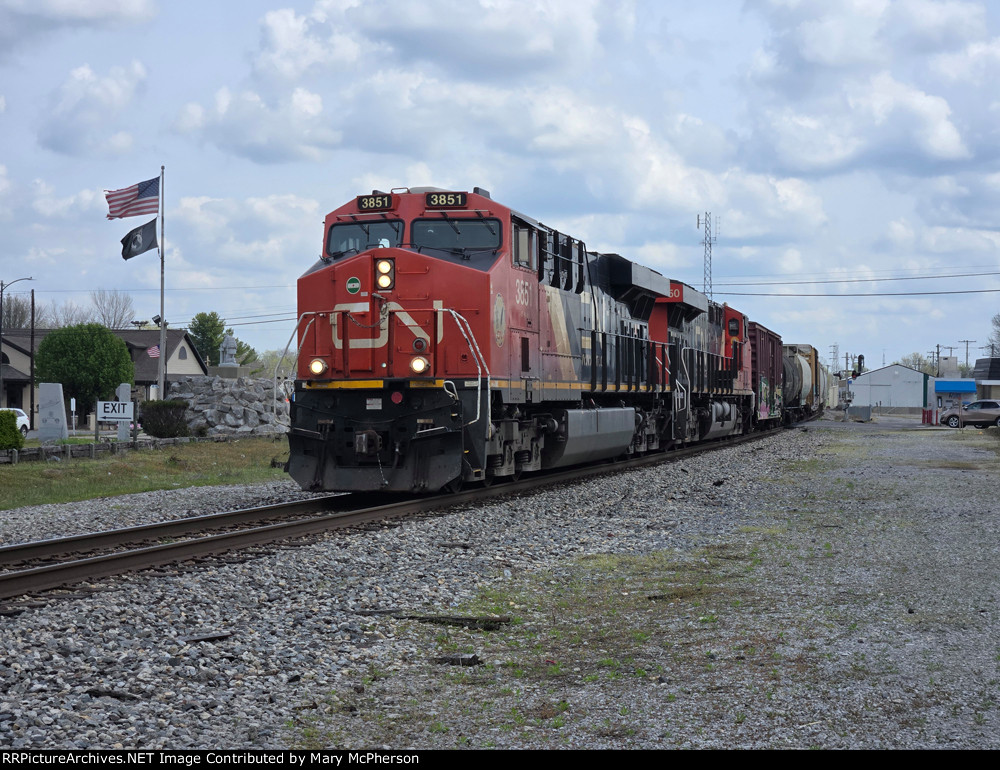 CN 3851 North